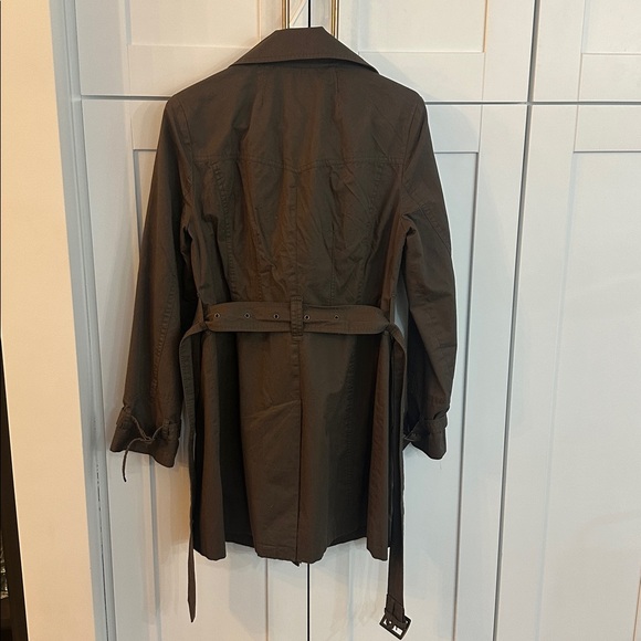 London Fog Trench Coat - belt included - Picture 5 of 5